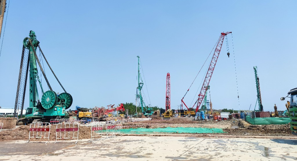 金泰抓钻铣设备马力全开，汇战“羊城花冠”白云机场T3航站楼